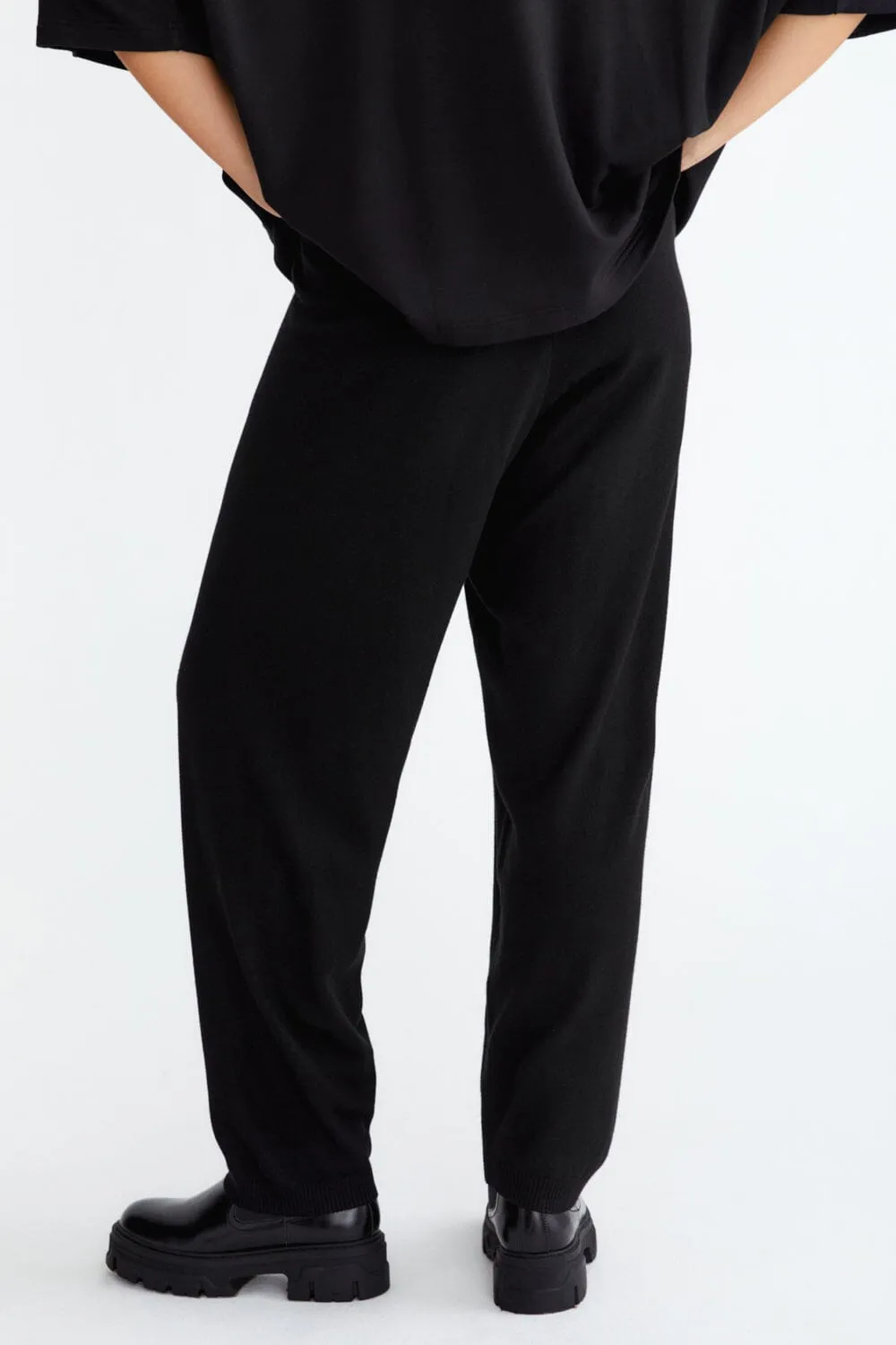 Knit Tapered Trousers