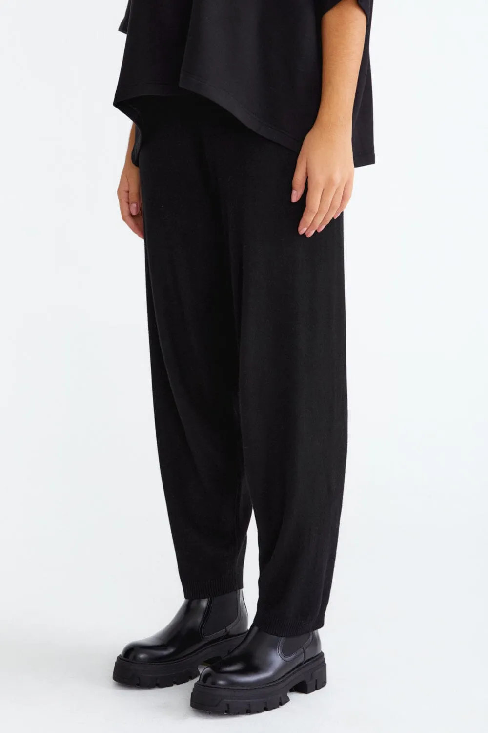 Knit Tapered Trousers