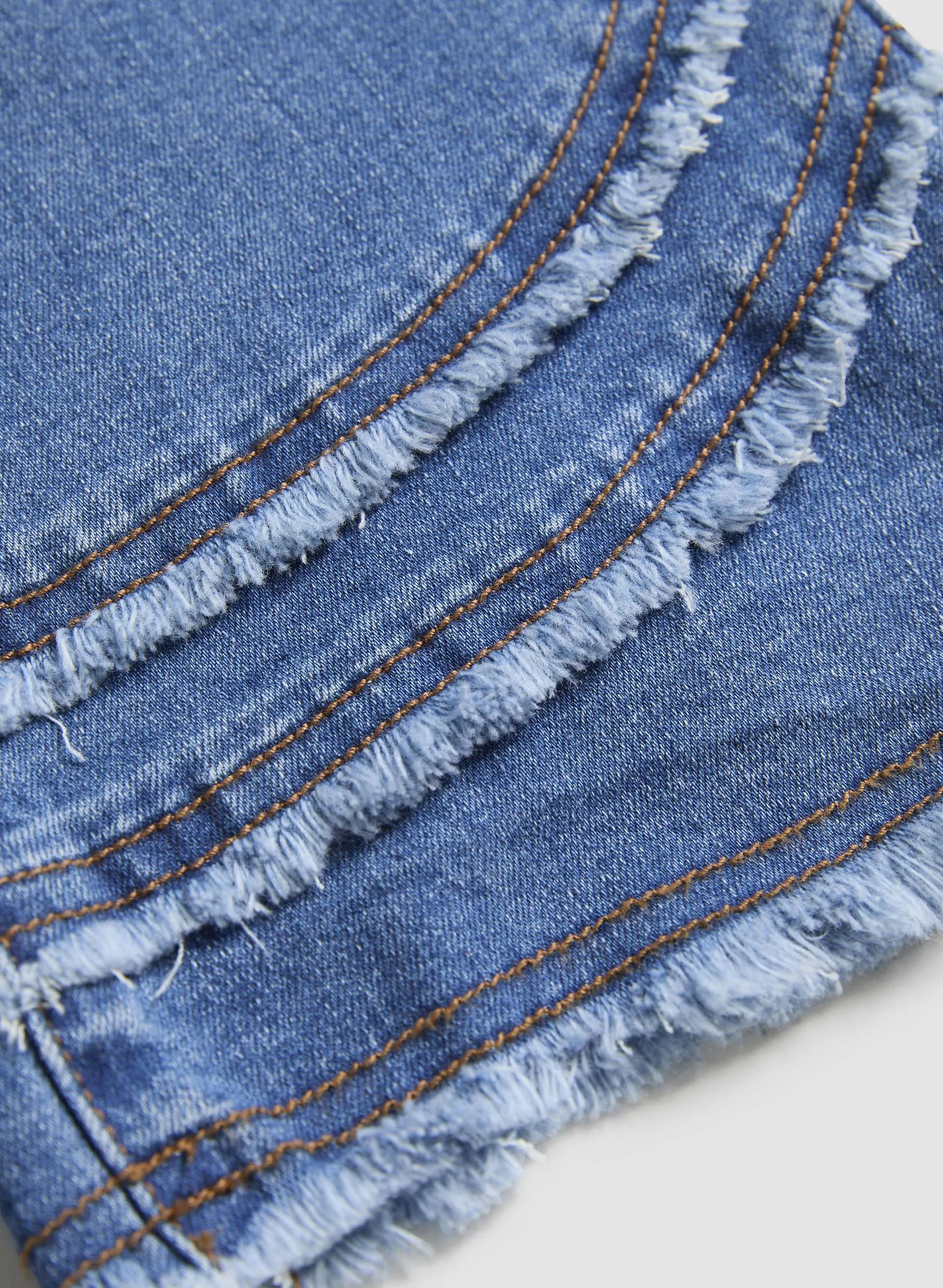 Pull-On Frayed Denim Capris