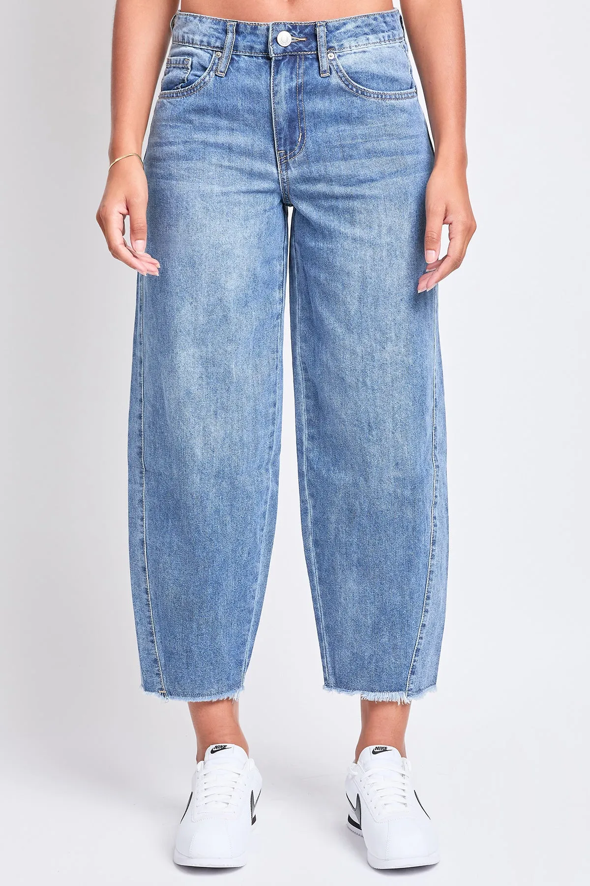 Women's Baggy Cropped Frayed Barrel Jeans