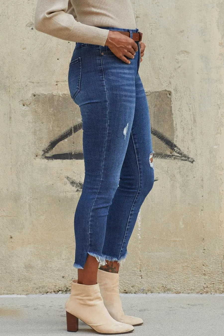 Women's Curvy Fit High Rise Frayed Slanted Ankle Jean